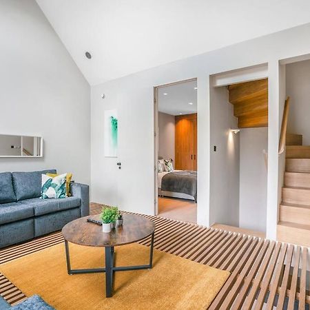 Tottenham- Exquisite 4-Bed Retreat With Ping Pong And Pool - Sleeps 7, Free Parking, Contractors & Long Stays Welcome Londres Exterior foto